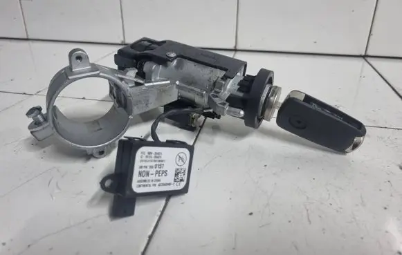 Opel Astra J Ignition lock 20939745 31910310264