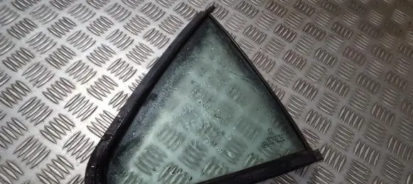Peugeot 406 Rear vent window glass 