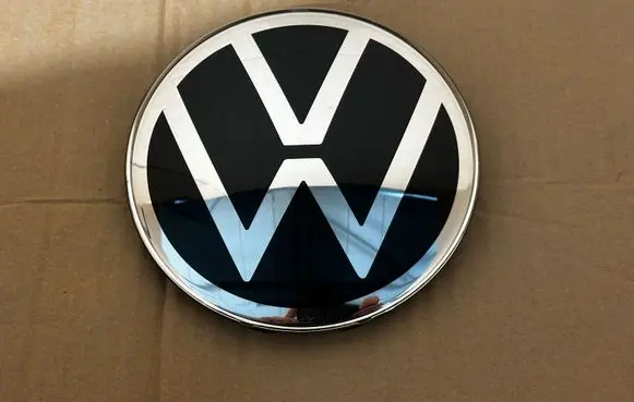 Volkswagen T-Roc Manufacturer badge logo/emblem 2GM853601E
