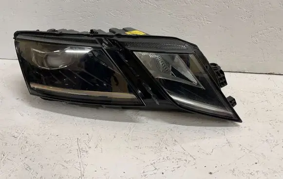 Skoda Octavia Mk3 (5E) Headlight/headlamp 5E1941016D