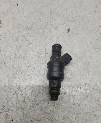 Audi A4 S4 B5 8D Fuel injector 058133551