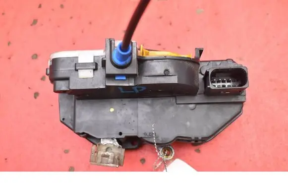 Opel Astra J Front door lock 3023881