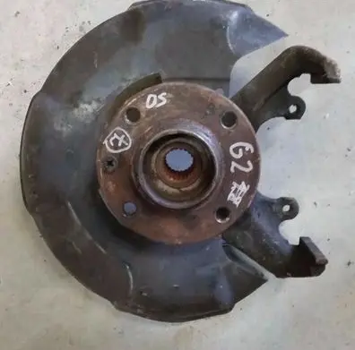 Volkswagen Golf II Front wheel hub 191407256B