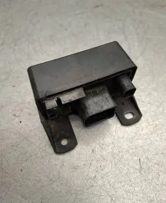 Mercedes-Benz S W220 Glow plug pre-heat relay 