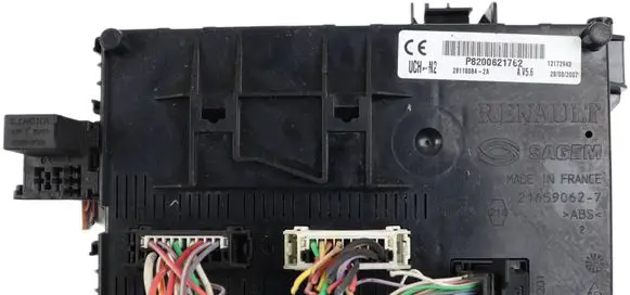 Renault Clio III BSM Control unit P8200621762 281180842A