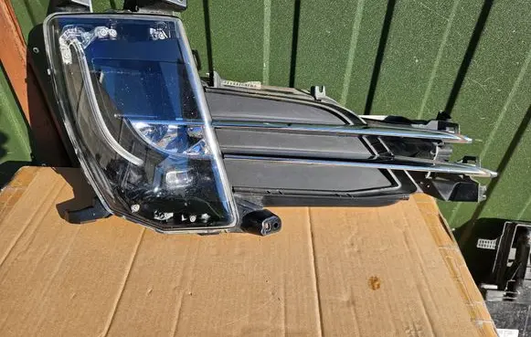 Tesla Model S Front fog light trim/grill 105800700J