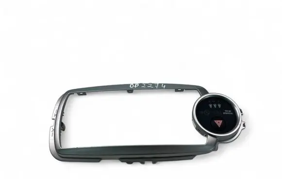 Toyota Yaris Radio/GPS head unit trim 864510D010