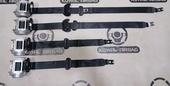 Volkswagen Golf VIII Set of seat belts 5H6857805H 5H6857805F