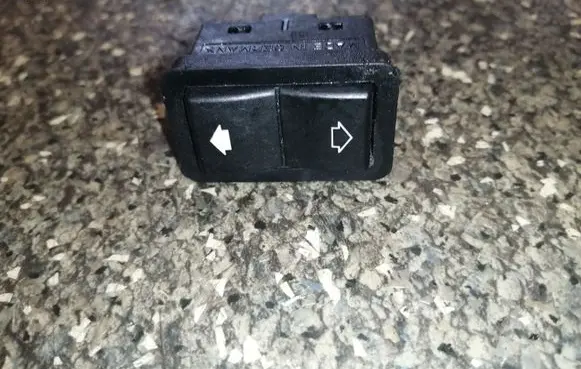 BMW 5 E39 Electric window control switch 8368974