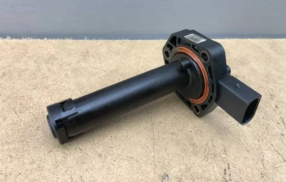BMW 1 E81 E87 Oil level sensor 7540351 12617540351 12617506689