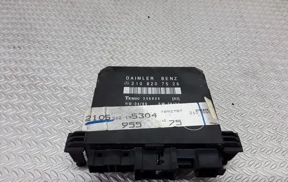 Mercedes-Benz E W210 Door control unit/module 2108207526