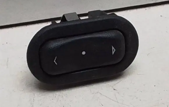 Opel Zafira A Electric window control switch 90561388