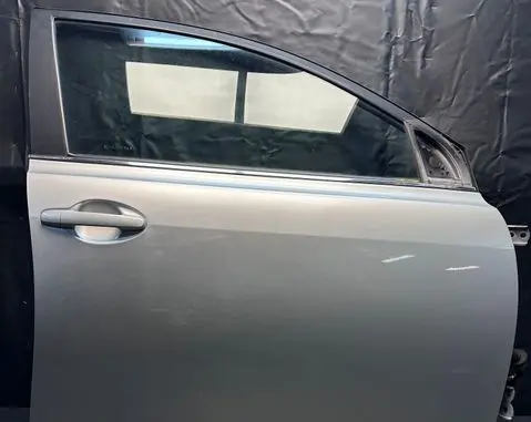 Toyota Avensis T250 Front door 8215105490J 1CO 43R00050
