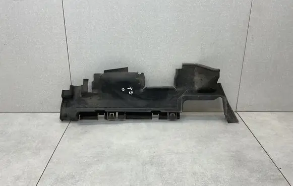 Audi Q3 8U Intercooler air guide/duct channel 8U0121284L