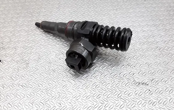 Volkswagen Sharan Fuel injector 038130073J