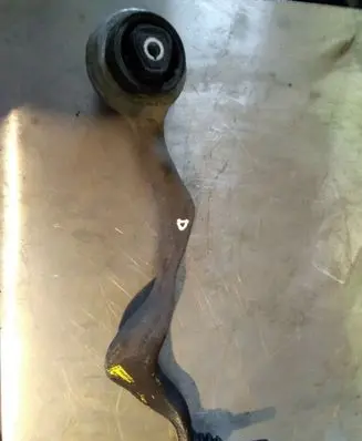 BMW 1 E81 E87 Front lower control arm/wishbone 6765305
