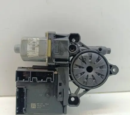 Volkswagen PASSAT B7 Front door window regulator motor 3C0959792C