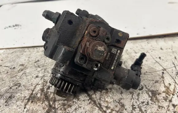 Opel Vivaro Fuel injection high pressure pump 0445010205 1625567 8200950493