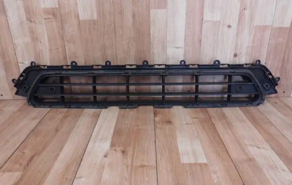 Volvo XC40 Front bumper lower grill 31650117