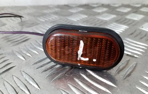 Opel Vivaro Front fender indicator light 7700847333 8200194580