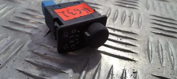 Nissan Primera Headlight level height control switch 2202