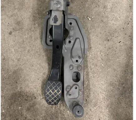 Volkswagen Transporter - Caravelle T6 Brake pedal 7E1721057D 000193756 JL22516