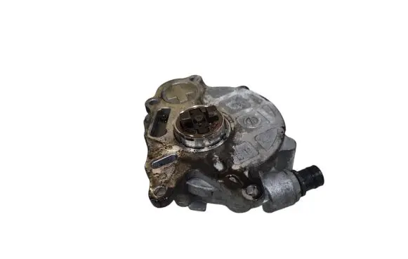 Volkswagen Golf VI Vacuum pump 03L145100G
