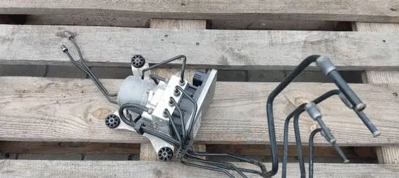 BMW 5 G30 G31 ABS Pump 6896984 6896983 AD08K579