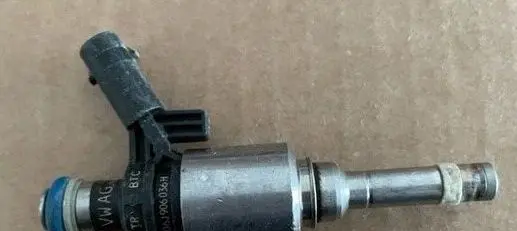 Audi A3 S3 8P Fuel injector 0261500080-T