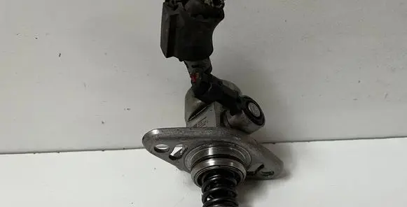 Audi A3 S3 8V Fuel injection high pressure pump 04E127026E01