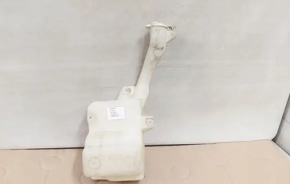 Mitsubishi Endeavor Windshield washer fluid reservoir/tank MR987400