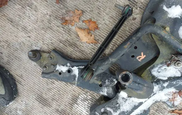 Jeep Compass Front control arm 18983311