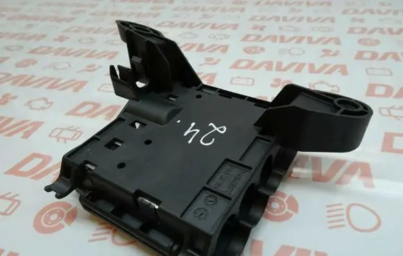 Other engine bay part