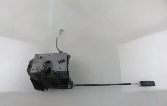 Opel Corsa C Front door lock 24434882