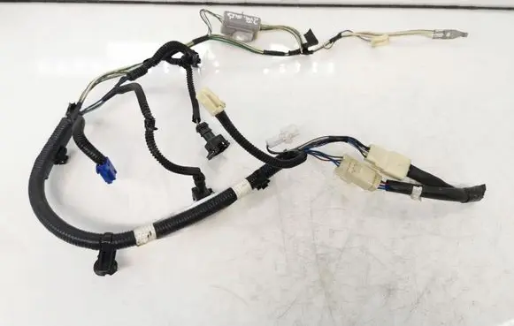 Volkswagen Touran I Tailgate/trunk wiring harness 8218505080K