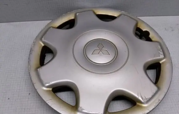 Mitsubishi Carisma R14 wheel hub/cap/trim 72107 65004