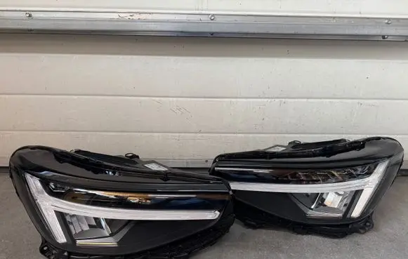Volvo XC40 Headlights/headlamps set 32338909 32338908