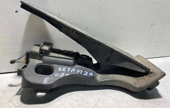 Skoda Octavia Mk2 (1Z) Accelerator throttle pedal 1K1721503P