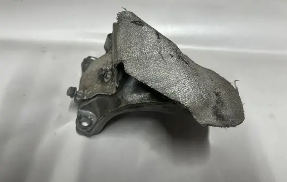 Audi A8 S8 D4 4H Engine mounting bracket 4H0199307AC