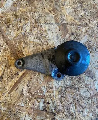 Audi A4 S4 B5 8D Engine mounting bracket 8D0199343J