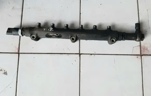 Volvo V70 Fuel main line pipe 0445215010 8658252