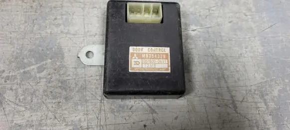 Mitsubishi Galant Door central lock control unit/module MB354328