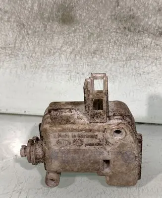 Volkswagen Golf IV Central locking motor 1l0754649