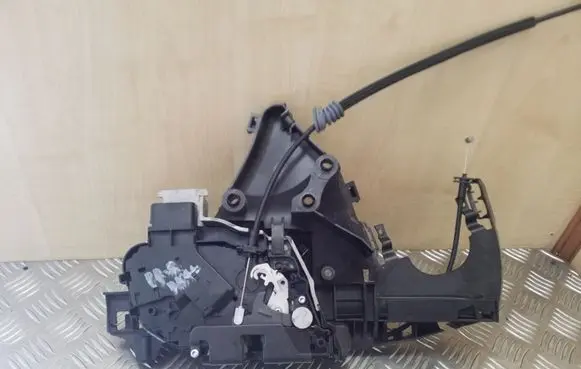 Volvo V50 Front door lock 240015103 30784047