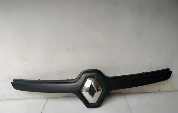 Renault Master III Front bumper upper radiator grill