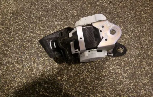 Fiat 500L Rear seatbelt