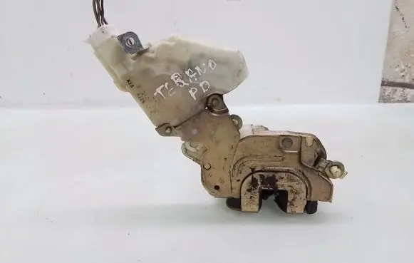 Nissan Terrano Front door lock