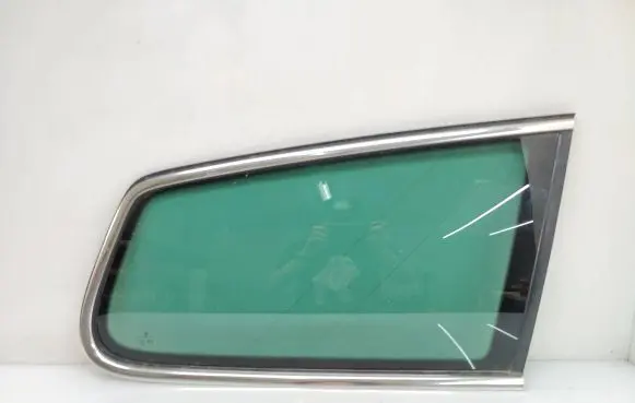 Volkswagen PASSAT B7 Rear side window 43R001108 E000184