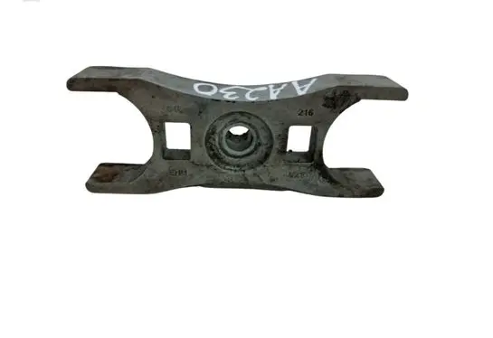 Volkswagen PASSAT B8 Fuel Injector clamp holder 04L216