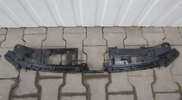 Engine bonnet/hood lock trim molding